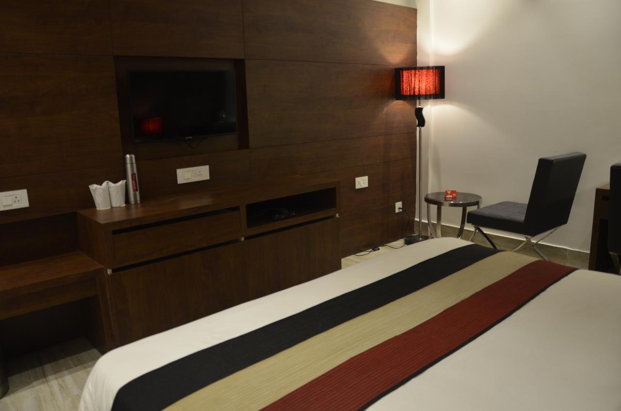 Oyo 1358 Hotel Crossroad Lucknow Exterior foto