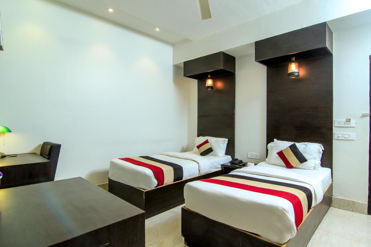 Oyo 1358 Hotel Crossroad Lucknow Exterior foto