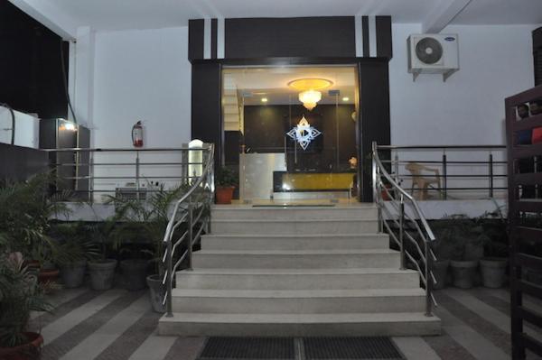 Oyo 1358 Hotel Crossroad Lucknow Exterior foto